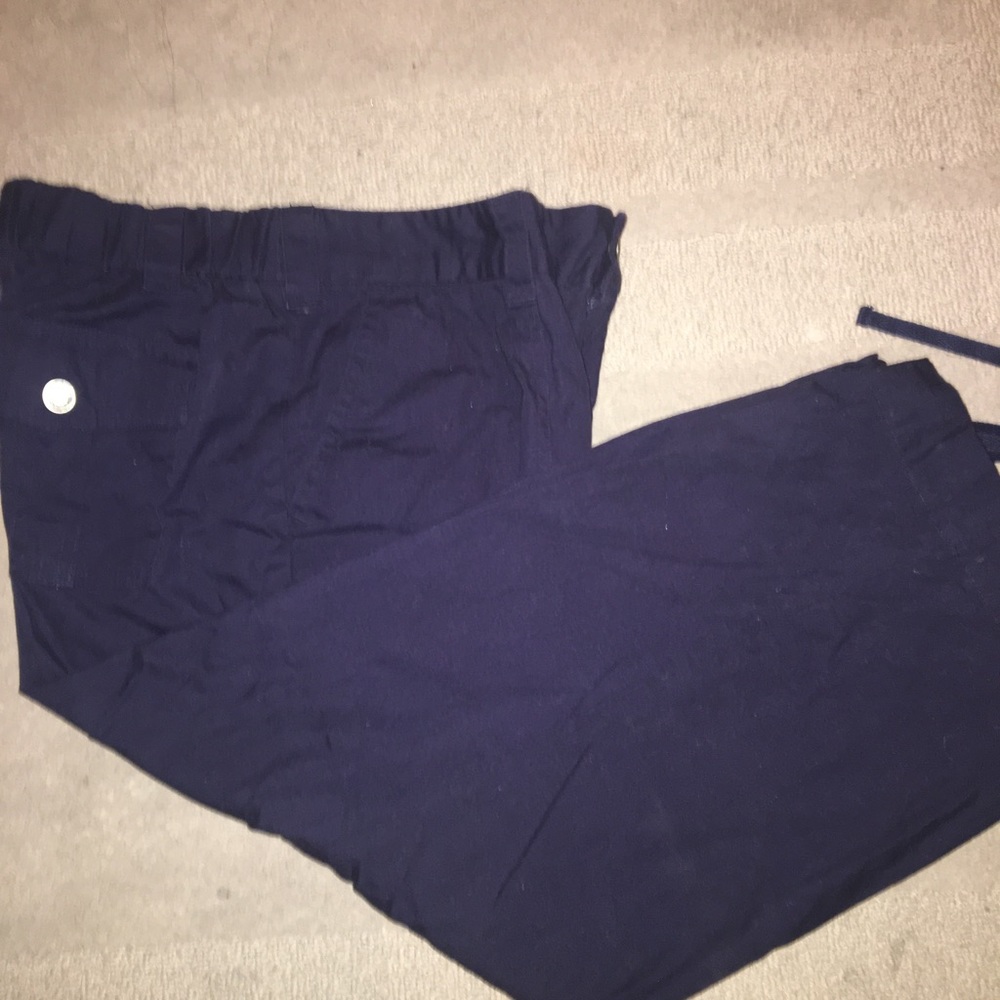 Cargo Capri style tie bottom snaps zipper front